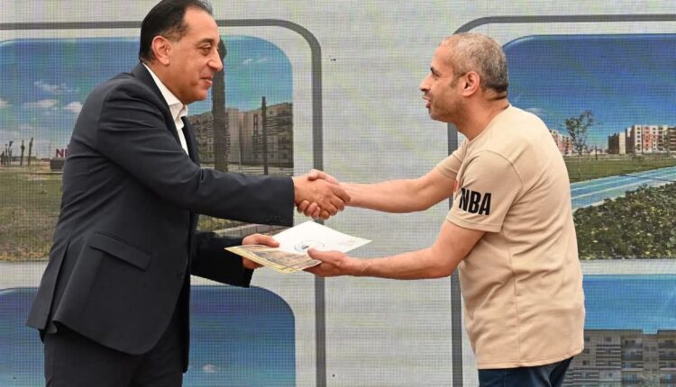 مدبولي وعقود سكن لكل المصريين