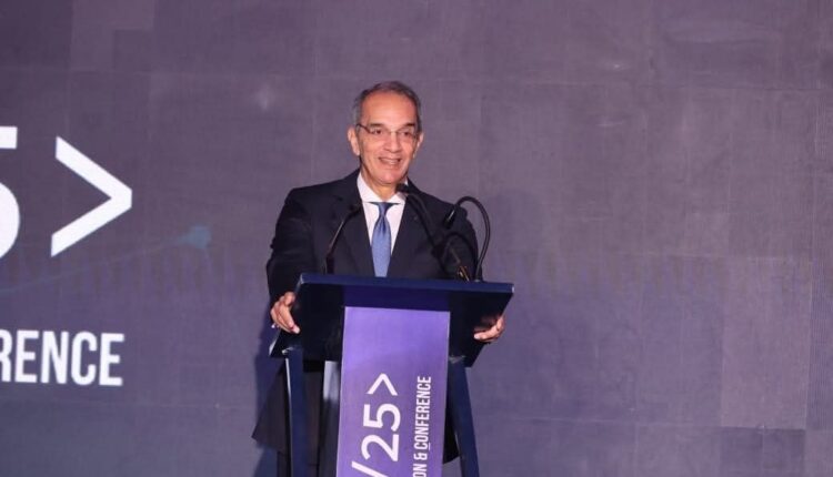 وزير الاتصالات