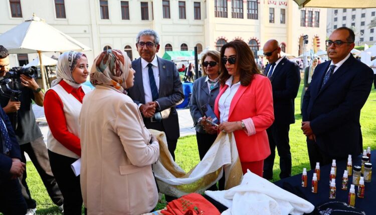 وزيرة التنمية المحلية عن أيادي مصر