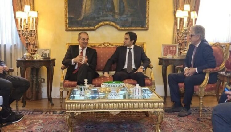 وزير الاتصالات