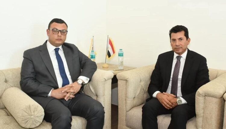 وزيرا الإسكان والشباب