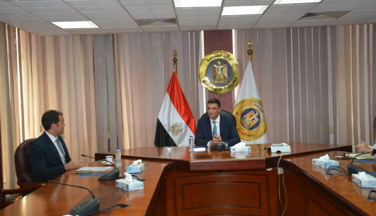 وزير الصناعة