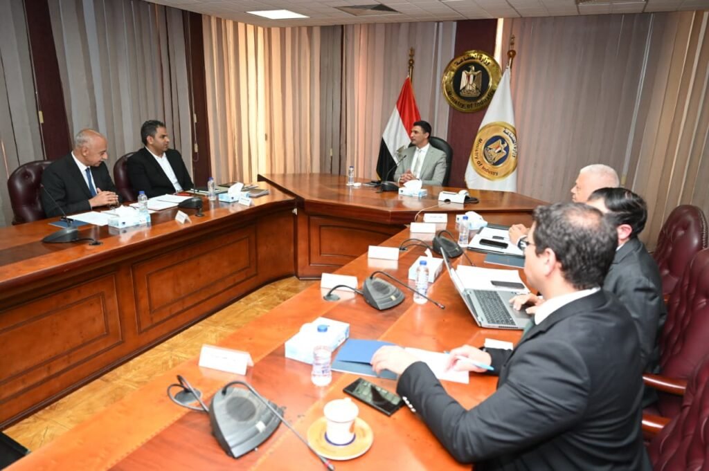 وزير الصناعة