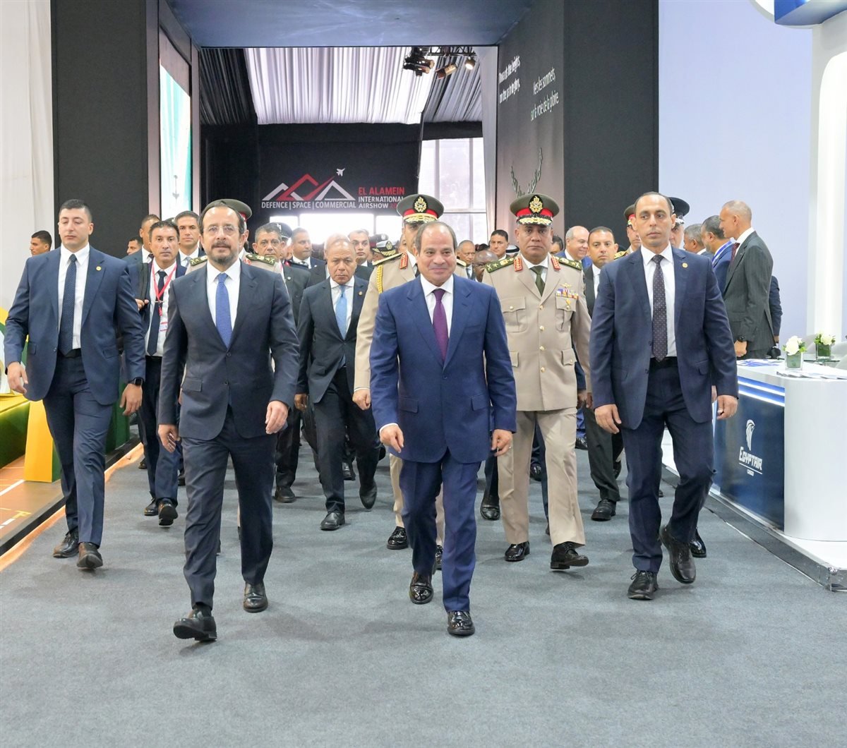 العلمين تفتح سماءها للعالم.. 6 صور تستعرض افتتاح السيسي لمعرض العلمين للطيران والفضاء 2026